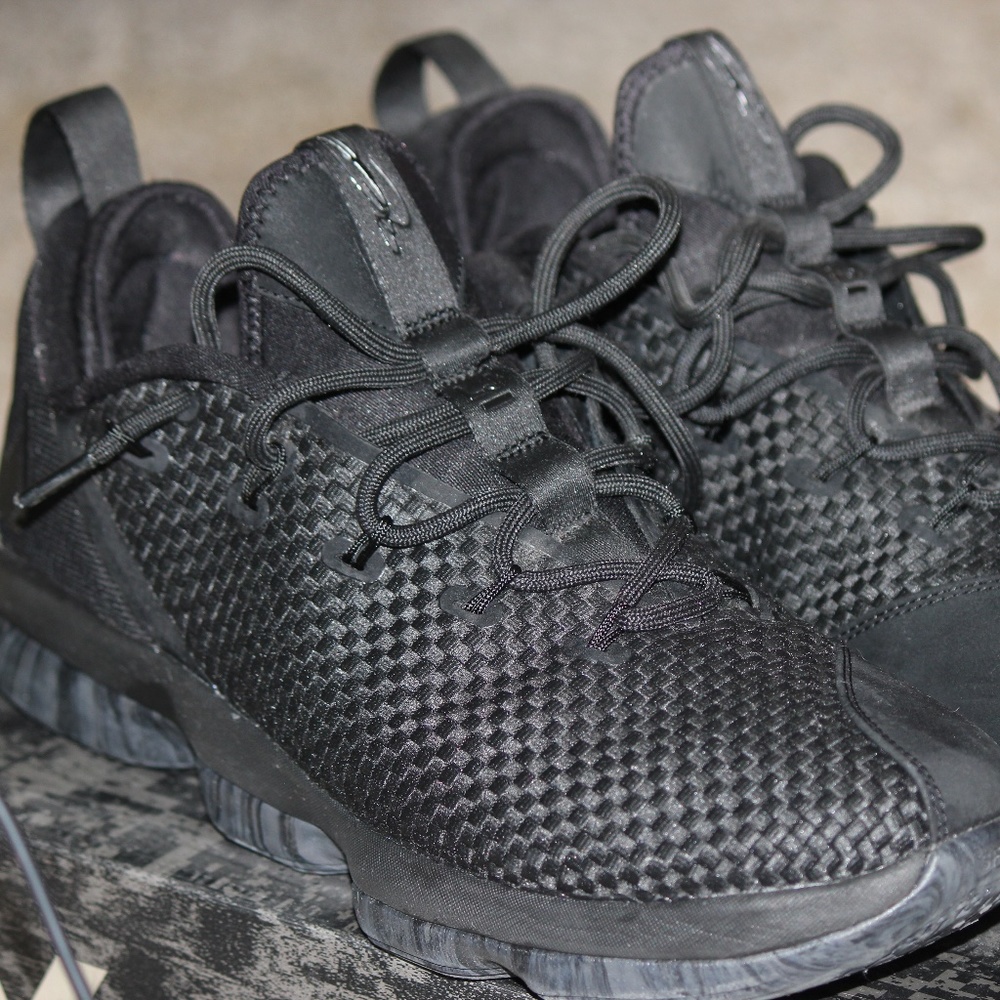 Lebron 14 low "triple black" size 12
